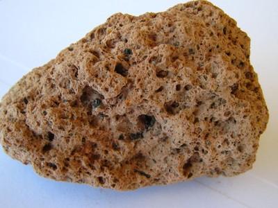 scorie : noter les vacuoles ayant contenu des gaz