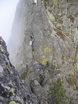 Sur l'arête en gabbro de l'Oreille du Loup, au Tabor