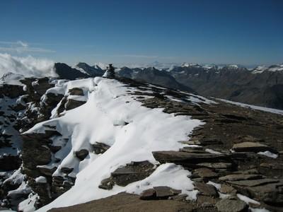 Le sommet de l'Albaron (Haute-Maurienne) montre les plans de clivage des schistes lustrés ligures